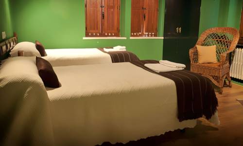 Imagen de la habitación del Hostal Pe&ntilde;a Santa. Foto 10