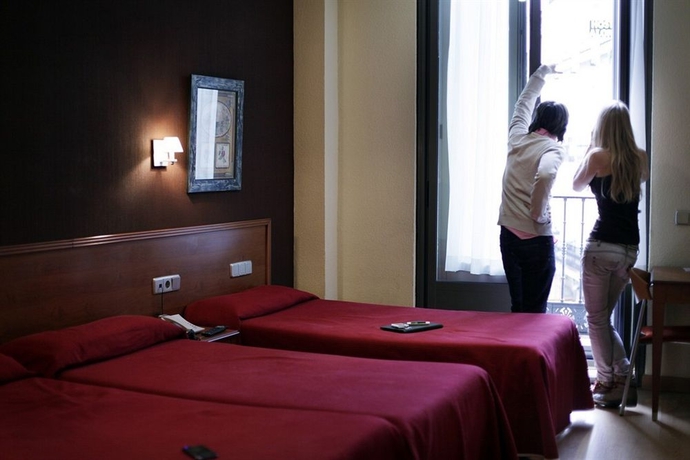 Imagen de la habitación del Hostal Persal, Barrio de las Letras. Foto 2