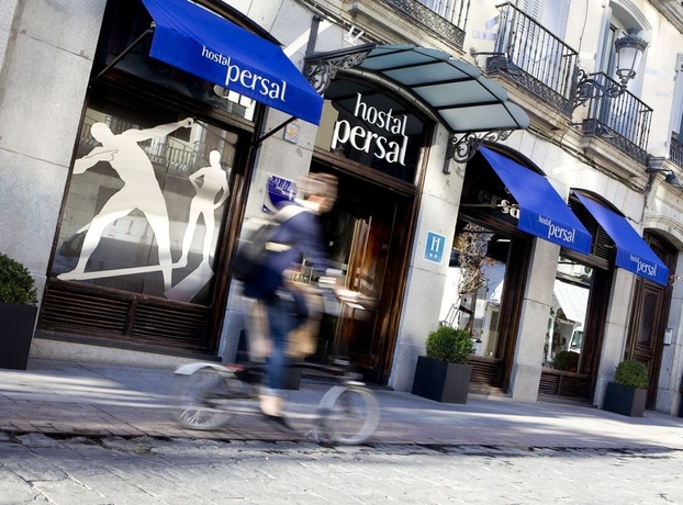 Imagen de los exteriores del Hostal Persal. Foto 3
