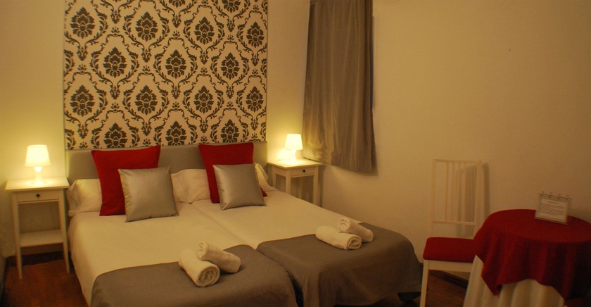 Imagen de la habitación del Hostal Petit Hotel, Sarri&agrave;-Sant Gervasi. Foto 4