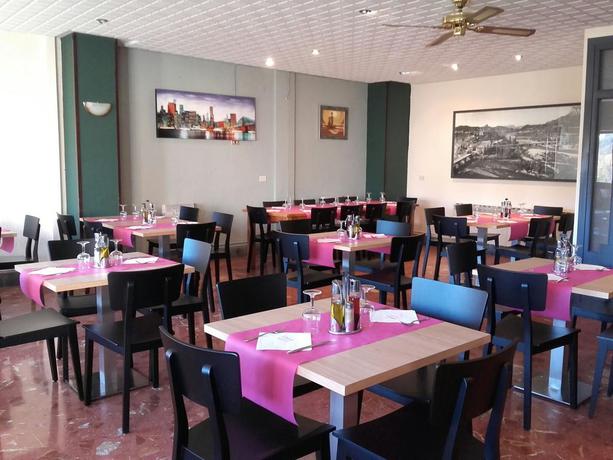 Imagen del bar/restaurante del Hostal Pirineos Ainsa. Foto 2