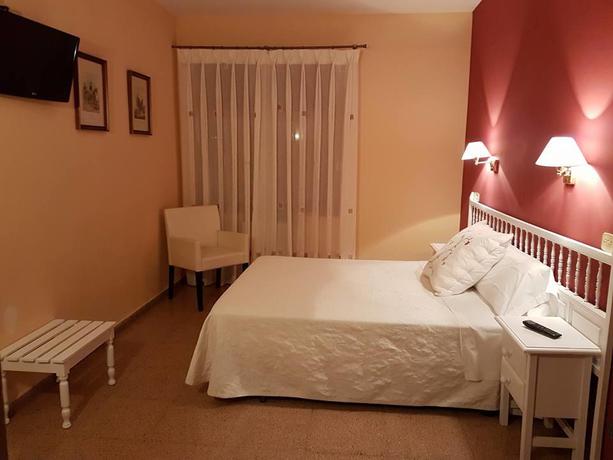 Imagen de la habitación del Hostal Pirineos Ainsa. Foto 6