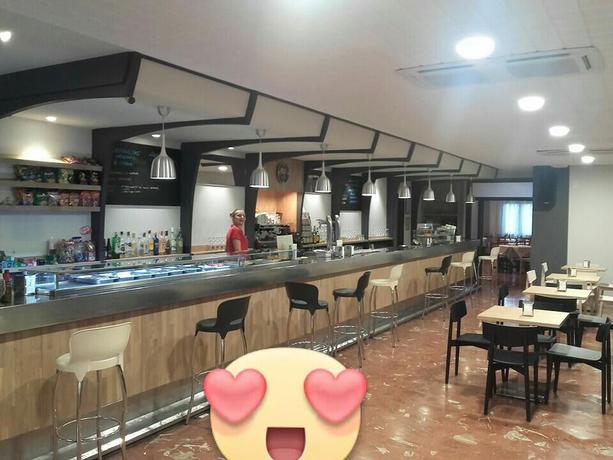 Imagen del bar/restaurante del Hostal Pirineos Ainsa. Foto 3