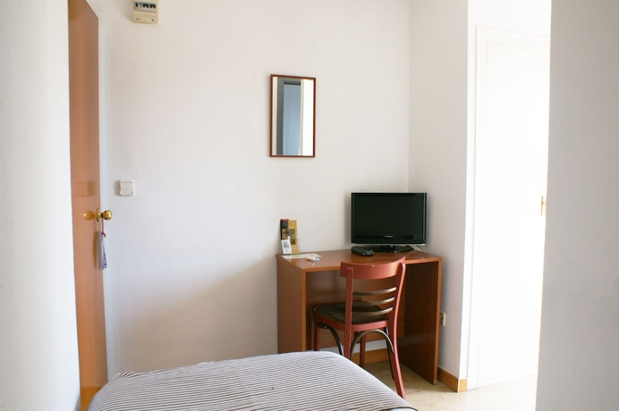 Imagen de la habitación del Hostal Plaja. Foto 10