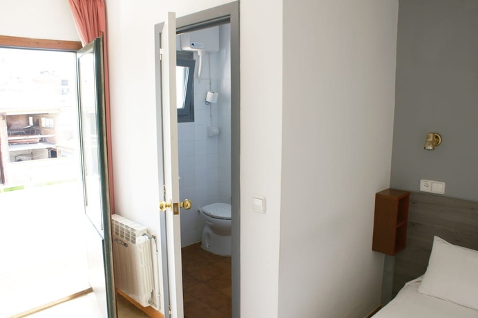 Imagen de la habitación del Hostal Plaja. Foto 11