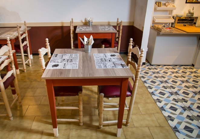 Imagen del bar/restaurante del Hostal Plaja. Foto 2