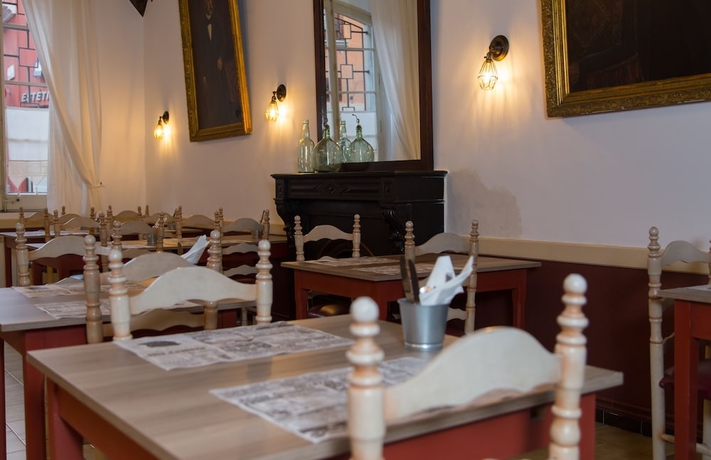 Imagen del bar/restaurante del Hostal Plaja. Foto 3