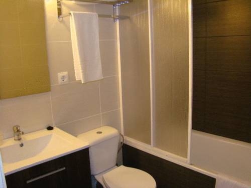 Imagen de la habitación del Hostal Platja. Foto 2