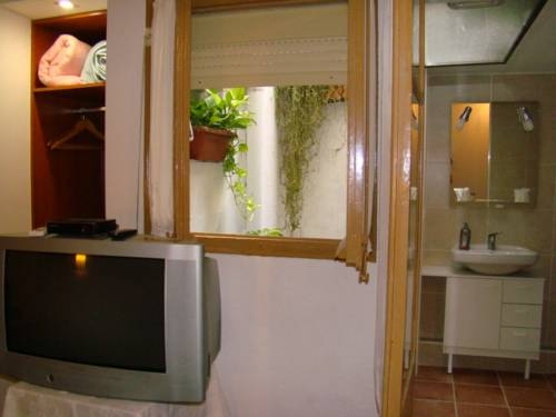 Imagen de los exteriores del Hostal Platja. Foto 16