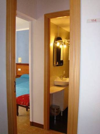 Imagen de la habitación del Hostal Platja. Foto 12