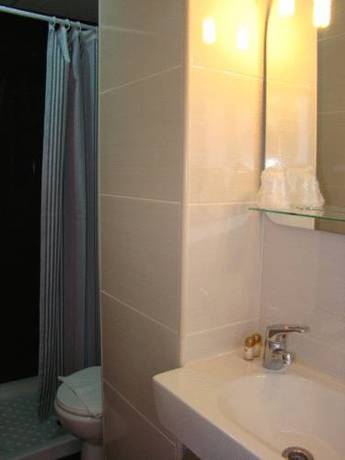 Imagen de la habitación del Hostal Platja. Foto 14