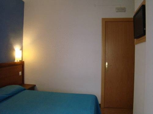 Imagen de la habitación del Hostal Platja. Foto 15