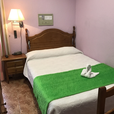 Imagen de la habitación del Hostal Playa, Barrio de las Letras. Foto 7