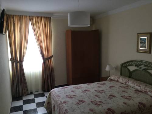 Imagen de la habitación del Hostal Plaza Damasco. Foto 5