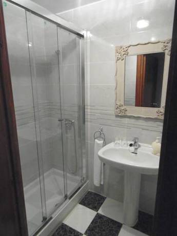 Imagen de la habitación del Hostal Plaza Damasco. Foto 7