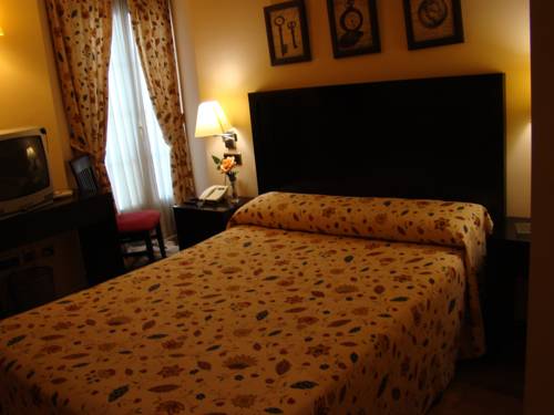 Imagen de la habitación del Hostal Plaza, Marmolejo. Foto 9