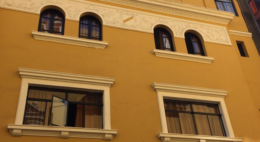 Imagen de los exteriores del Hostal Plaza Mayor, LIMA. Foto 6