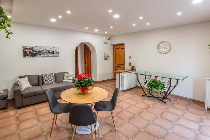 Imagen de los interiores del Hostal Plaza Rooms Ciampino. Foto 15