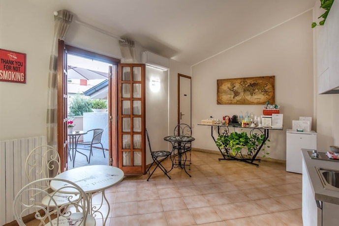 Imagen de los interiores del Hostal Plaza Rooms Ciampino. Foto 16