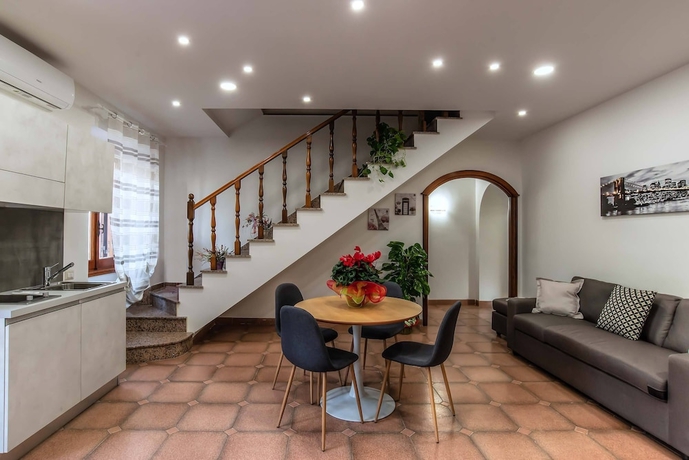 Imagen de los interiores del Hostal Plaza Rooms Ciampino. Foto 18