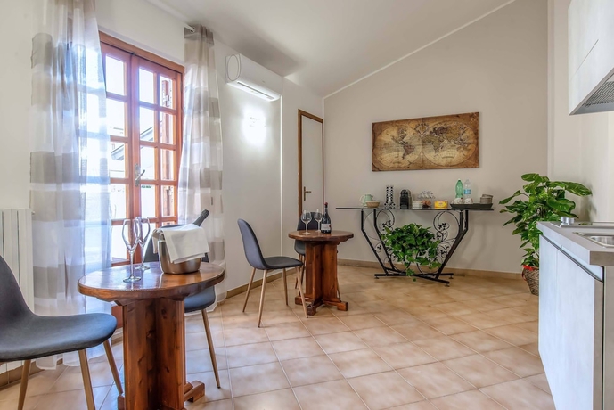 Imagen de los interiores del Hostal Plaza Rooms Ciampino. Foto 19