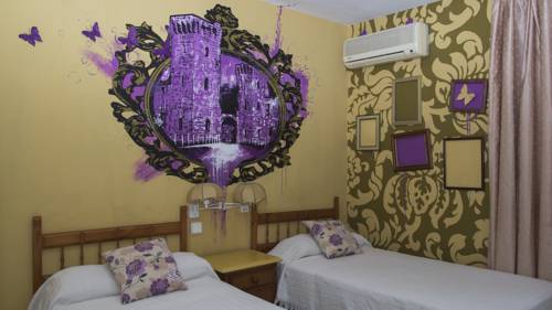 Imagen de la habitación del Hostal Plaza San Pedro. Foto 14