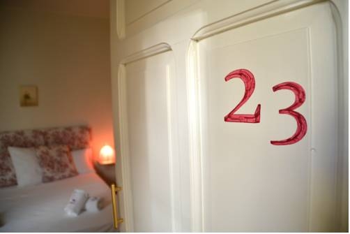 Imagen general del Hostal Plaza Santa Cruz. Foto 10