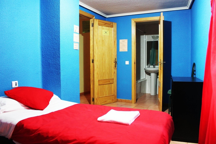 Imagen de la habitación del Hostal Plaza de Espa&ntilde;a. Foto 11