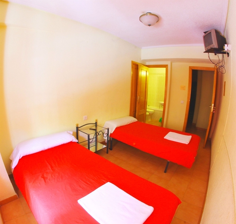 Imagen de la habitación del Hostal Plaza de Espa&ntilde;a. Foto 12