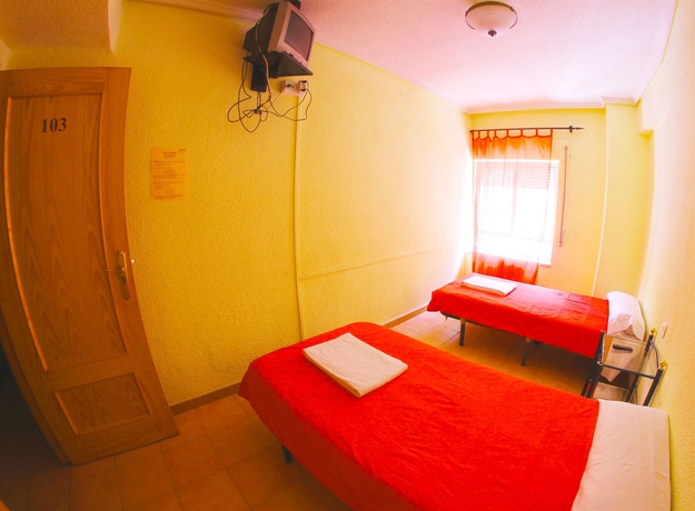 Imagen de la habitación del Hostal Plaza de Espa&ntilde;a. Foto 14