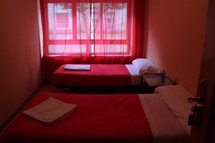 Imagen de la habitación del Hostal Plaza de Espa&ntilde;a. Foto 16