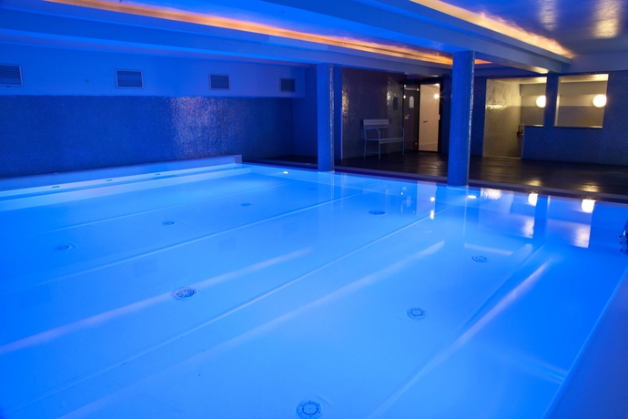 Imagen de la piscina del Hostal Plus Florence. Foto 9