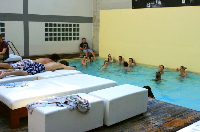 Imagen de la piscina del Hostal Plus Florence. Foto 10