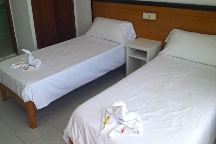 Imagen de la habitación del Hostal Port Corona. Foto 4