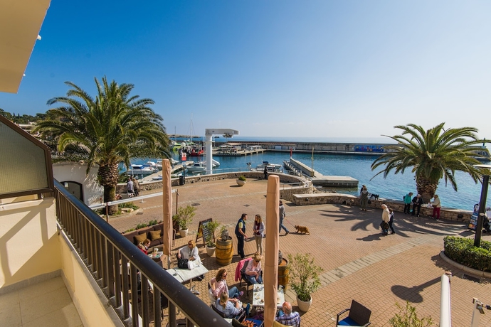 Imagen de la habitación del Hostal Port Corona. Foto 8