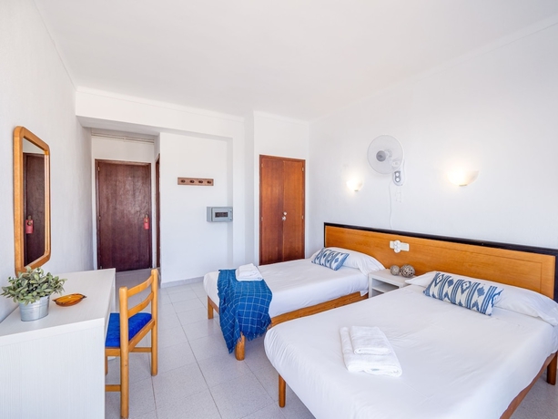 Imagen de la habitación del Hostal Port Corona. Foto 9