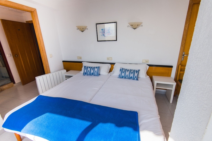 Imagen de la habitación del Hostal Port Corona. Foto 15