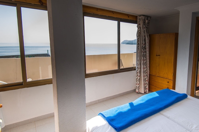 Imagen de la habitación del Hostal Port Corona. Foto 17