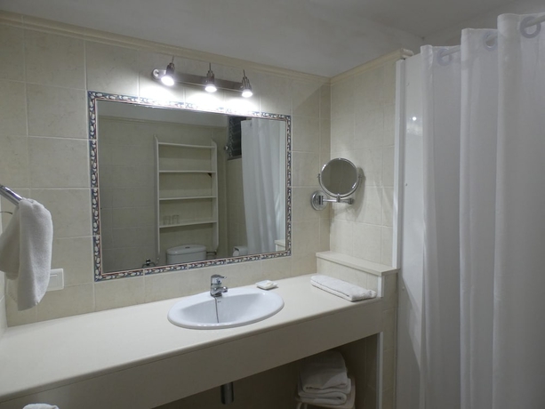 Imagen de la habitación del Hostal Port Fornells - Adults Only. Foto 5