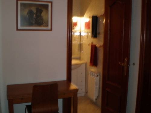 Imagen de la habitación del Hostal Porta De Ferro. Foto 15