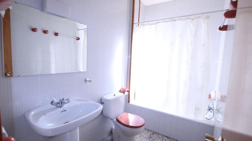 Imagen de la habitación del Hostal Porta De Núria. Foto 13