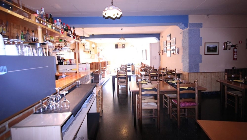 Imagen del bar/restaurante del Hostal Porta De Núria. Foto 2