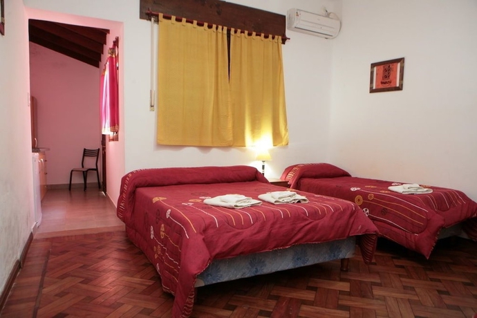 Imagen de la habitación del Hostal Portal La Linda. Foto 11