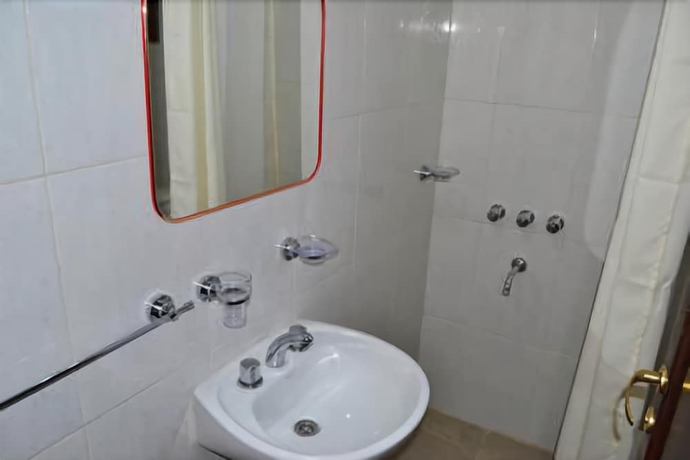 Imagen de la habitación del Hostal Portal La Linda. Foto 13