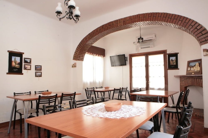 Imagen del bar/restaurante del Hostal Portal La Linda. Foto 5