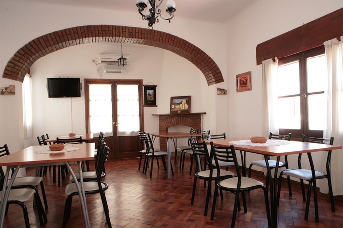 Imagen del bar/restaurante del Hostal Portal La Linda. Foto 6