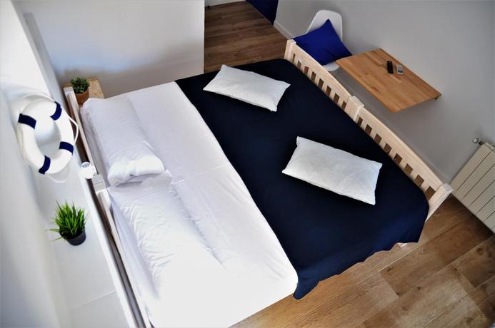 Imagen de la habitación del Hostal Porto Mar, Salou. Foto 4