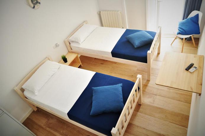 Imagen de la habitación del Hostal Porto Mar, Salou. Foto 5