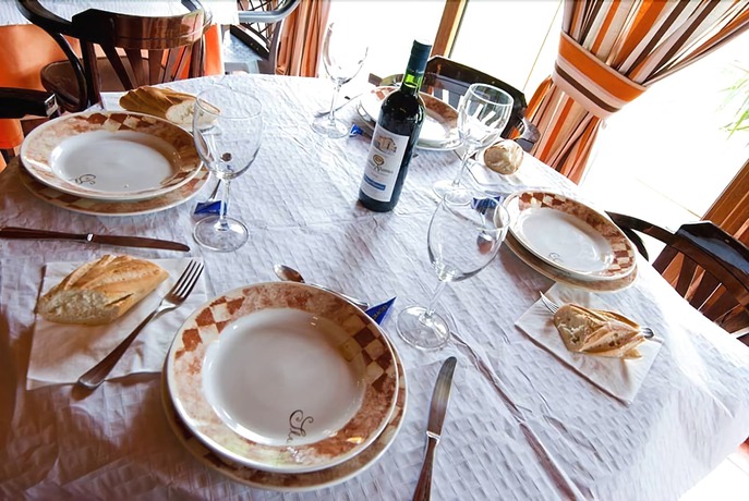 Imagen del bar/restaurante del Hostal Posada Camino de Altamira. Foto 3