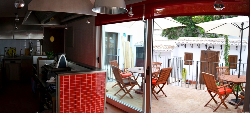 Imagen de los exteriores del Hostal Posada De Quijada. Foto 12